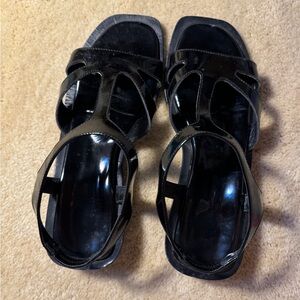 BLACK SHINY LEATHER SANDALS